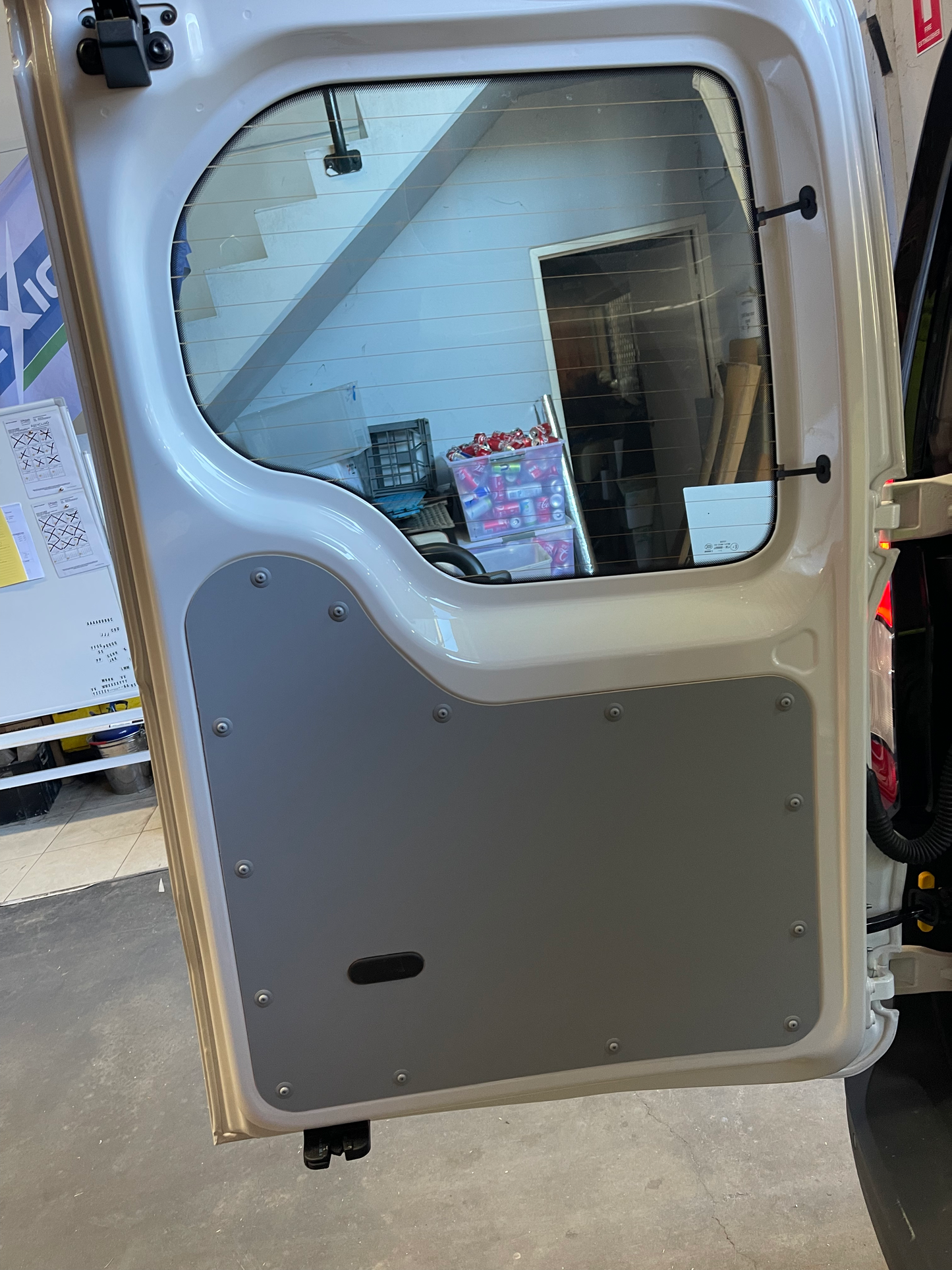 Caddy 5 lower rear door panel kit