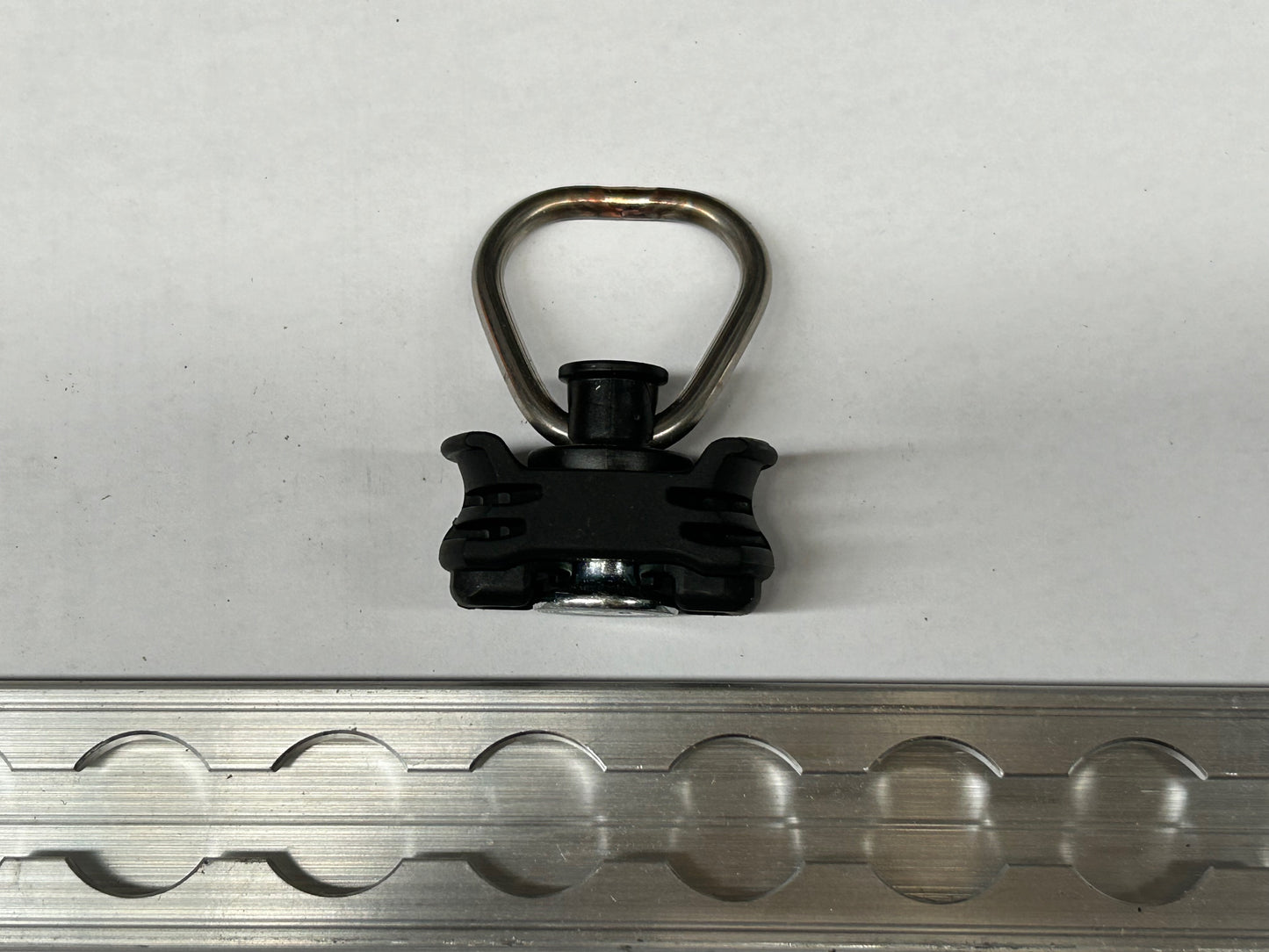 Tiedown points for L-track