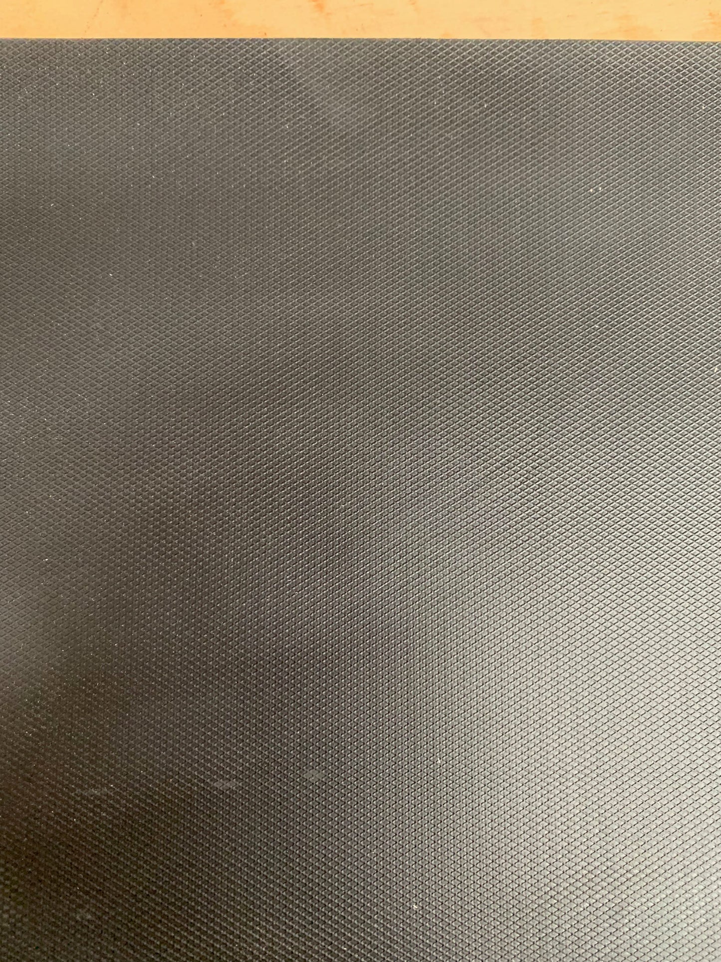 Caddy 5 TPE (thermoplastic elastomer). Rubber mats in 4.5 mm. Non slip no toxins no smell. 100% recyclable