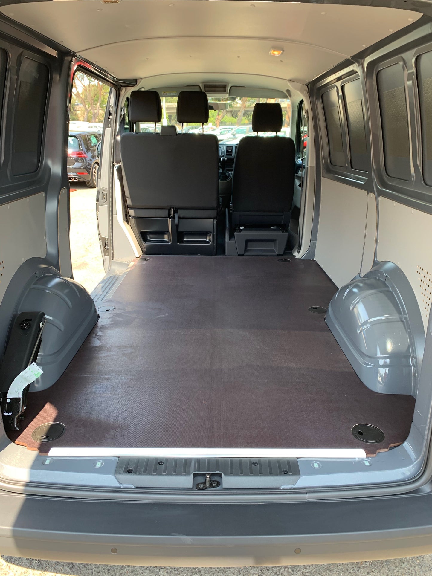 Transporter FLOOR with integrated edge protection