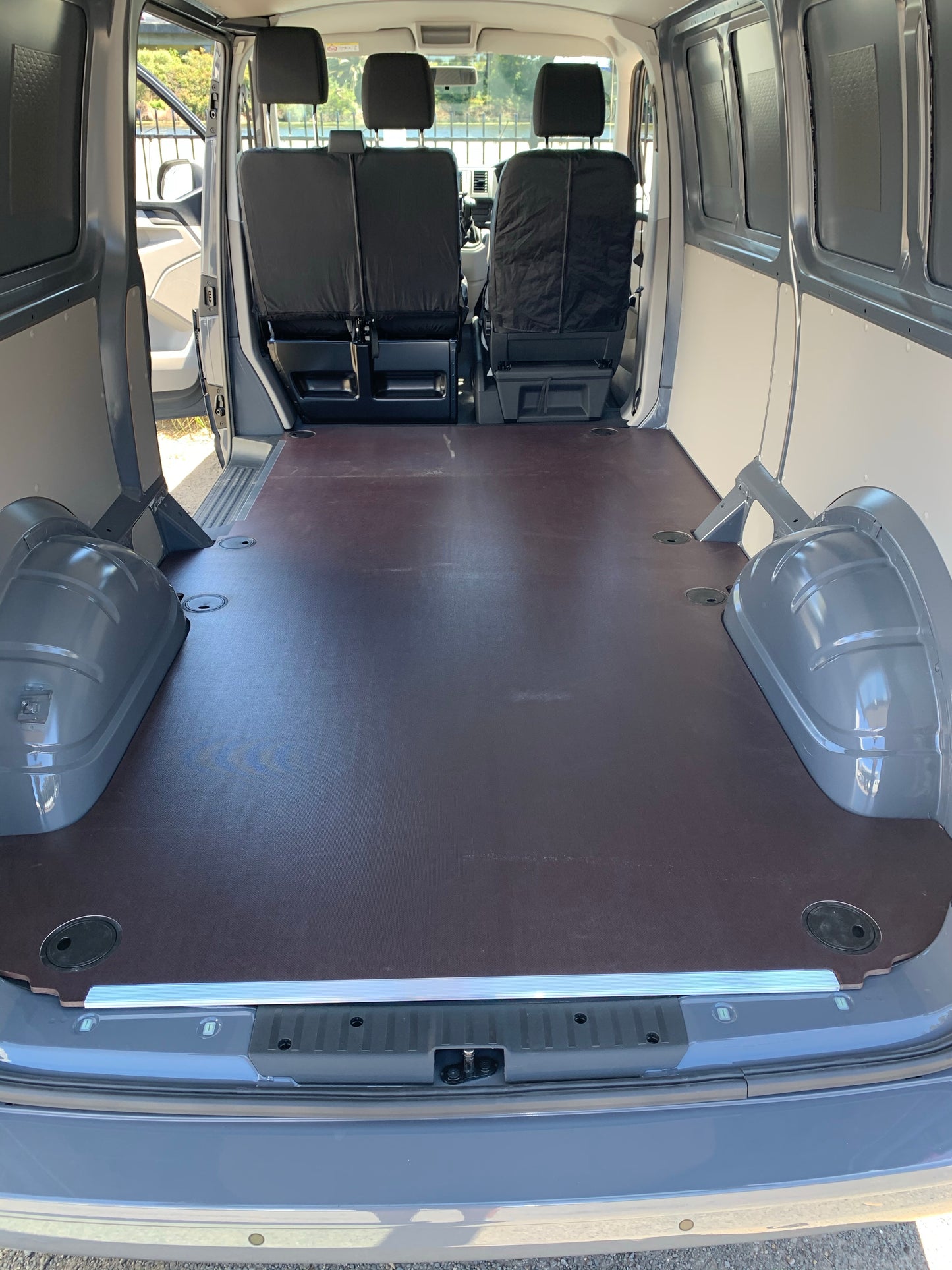 Volkswagen Transporter LWB Floor + aluminium edge