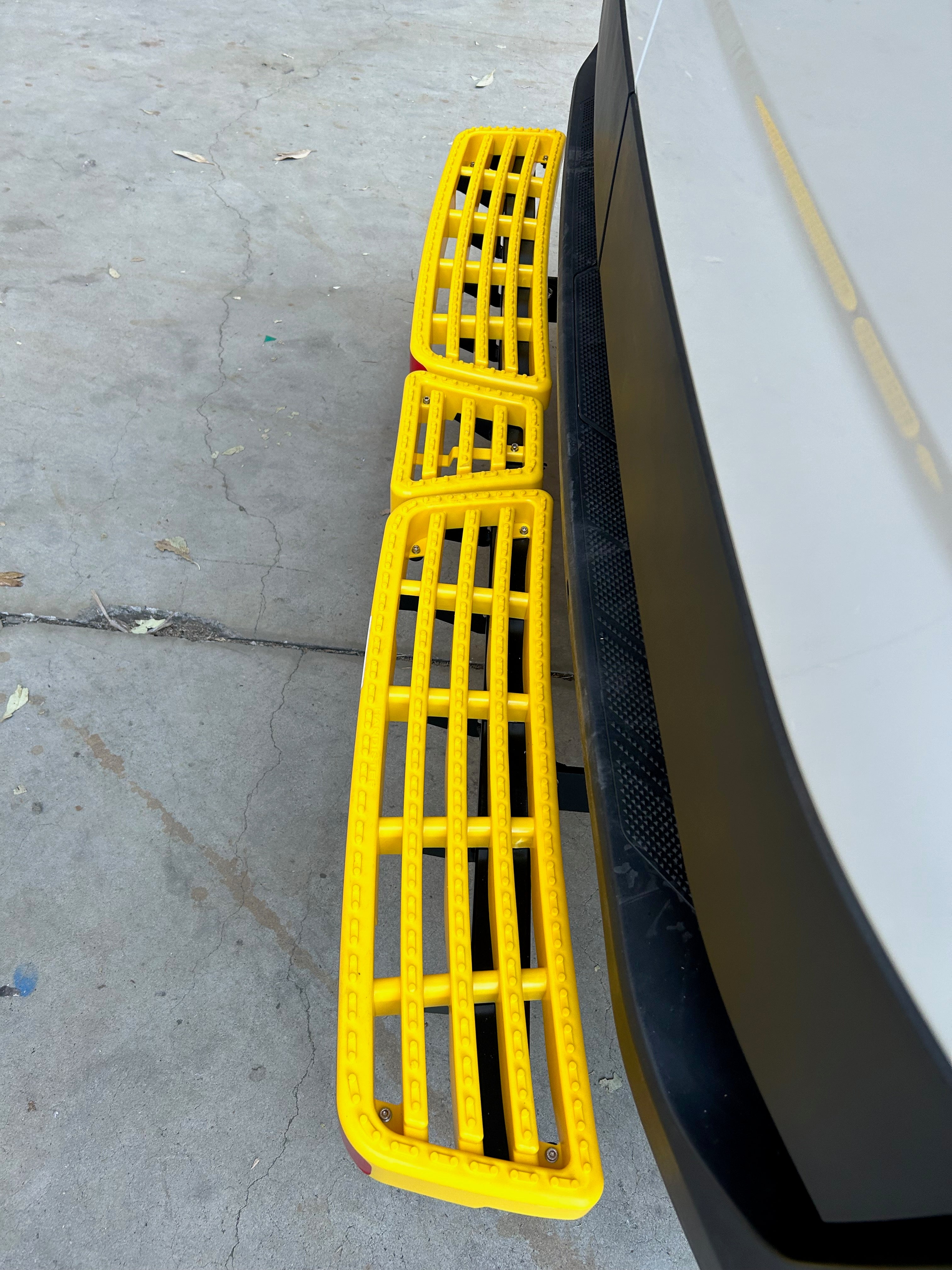 LDV Deliver 9 Rear Step with integrated sensors – Motexion Australia