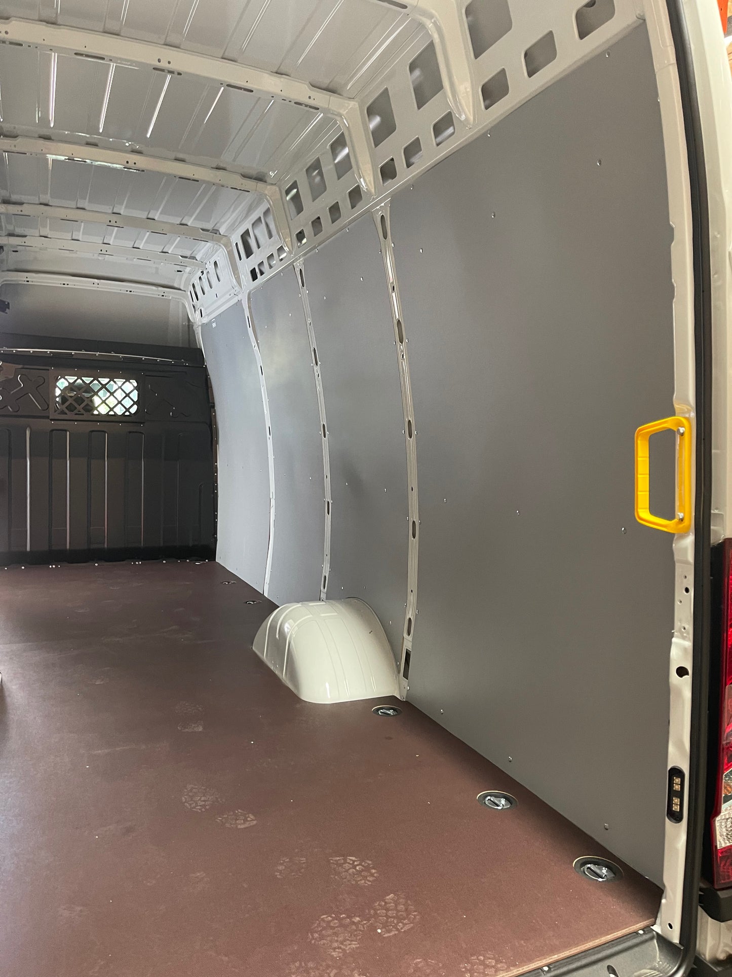 Iveco Daily Wall Panel Kit - Fits single and dual rear wheel vans